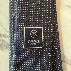 Chanel tie
